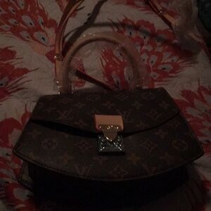 Designer Inspired crossbody. Very cute very stylish.